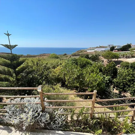 בית הארחה Silver Coast Vacation - Your Unique לוריניה