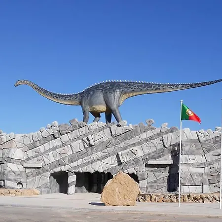 בית הארחה Silver Coast Vacation - Your Unique לוריניה